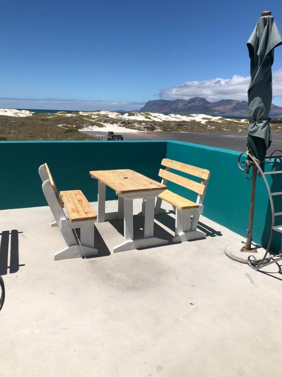 Cape Capsules Hotel Muizenberg Bagian luar foto
